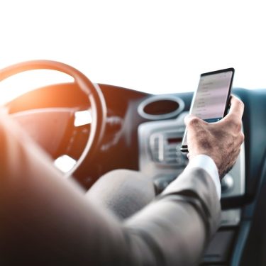Les contraventions routières, même mineures, peuvent s’accumuler et devenir problématiques. Je vous accompagne pour les contester